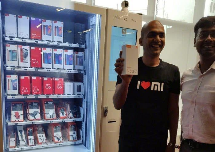 Смартфоны Xiaomi теперь можно купить в вендинговых автоматах