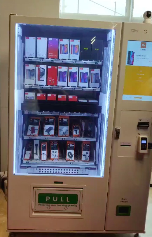 В Индии открылся автомат для продажи Redmi и аксессуаров к ним