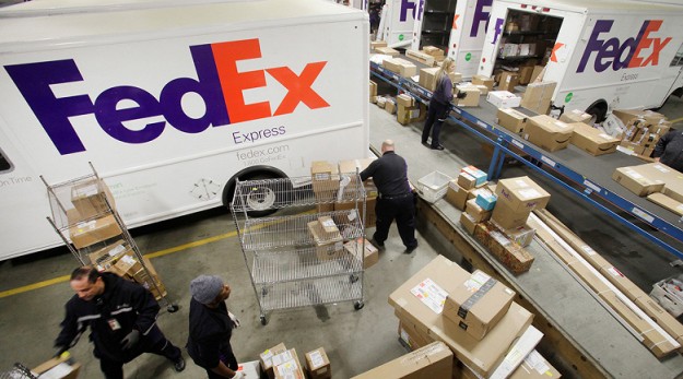 FedEx подает в суд на США в связи с требованием перлюстрировать посылки Huawei