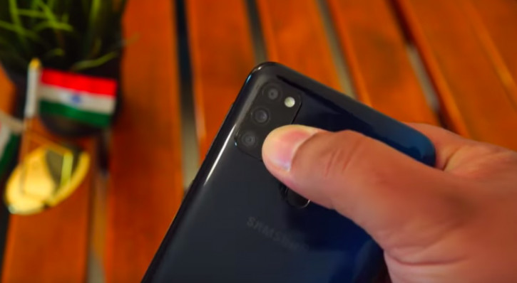 Samsung Galaxy M30s с тройной камерой и батареей на 6000 мАч на видео