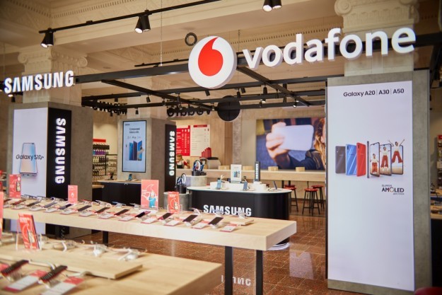 Центральнее не бывает! Vodafone Украина открыли магазин в самом центре Киева. Что в нем?