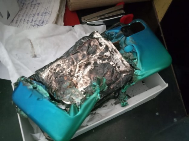 Samsung Galaxy M30s взорвался через день после покупки