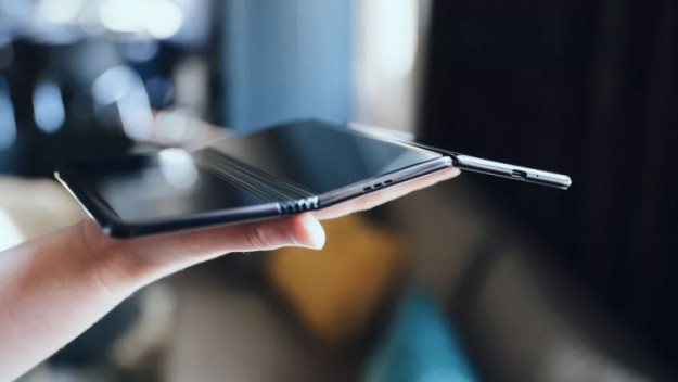 Забудьте о Galaxy Fold: TCL показала 10-дюймовый концепт планшета-гармошки