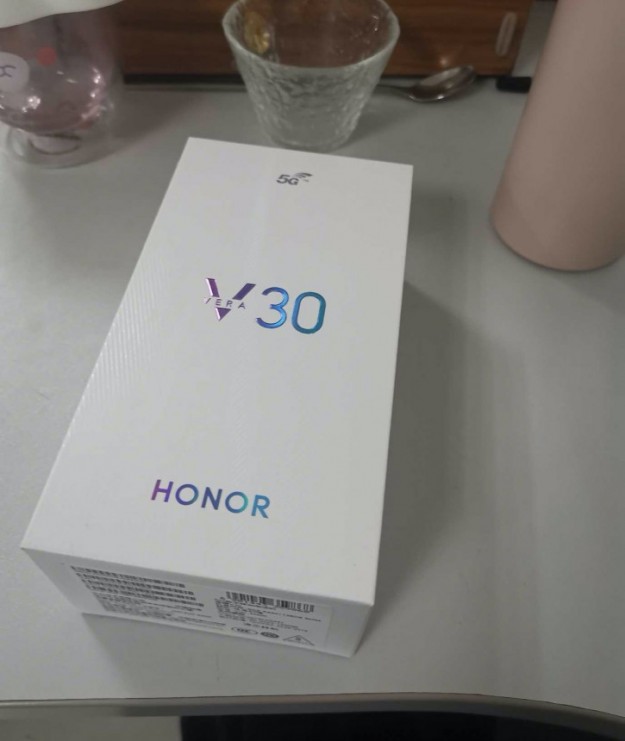 Живые фото Honor V30 (Vera 30) в белом цвете накануне анонса