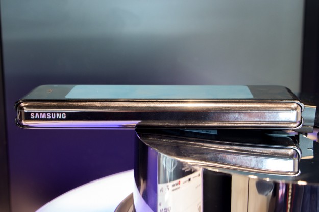 Samsung представила в Украине смартфон с гибким экраном - Galaxy Fold. Цена, дата старта продаж, первое впечатление!