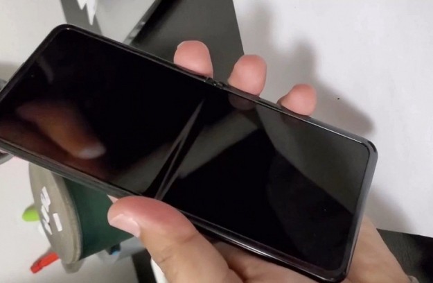Главный недостаток Samsung Galaxy Z Flip бросается в глаза