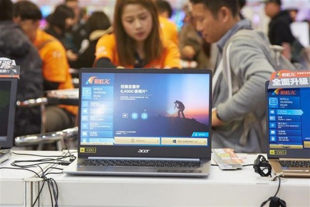 Крупнейшие производители ноутбуков в феврале сократили поставки на 40 %