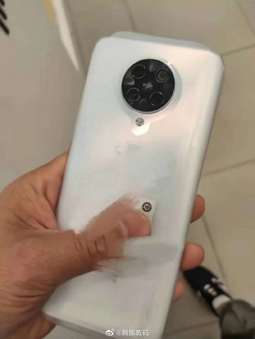 Белый Xiaomi Redmi K30 Pro на живых фото перед анонсом