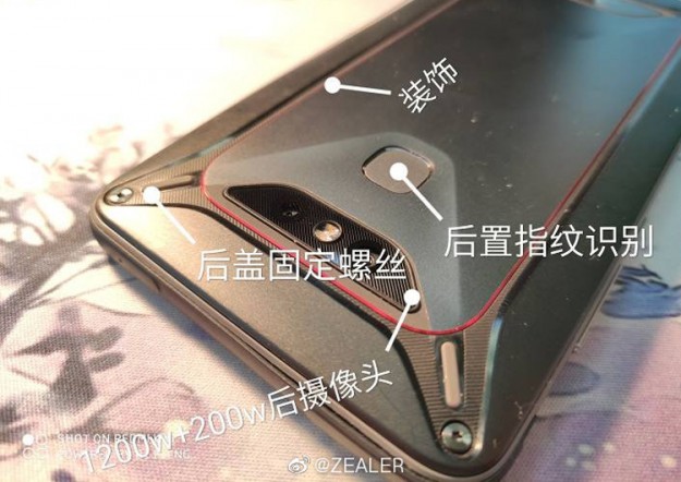 Появились фотографии Xiaomi Comet — игрового смартфона с защитой IP68