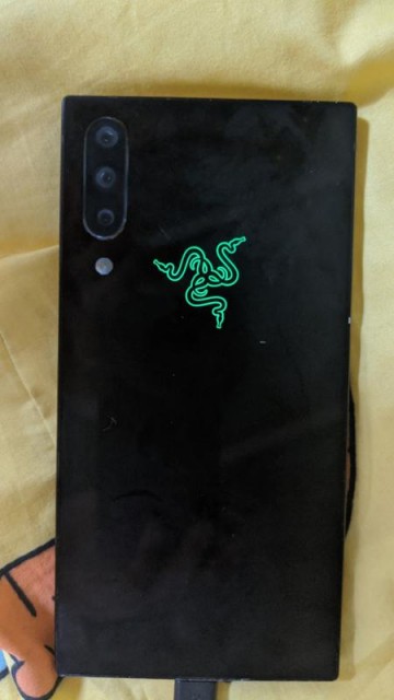 Прототип игрового Razer Phone 3 засветился на живых фото