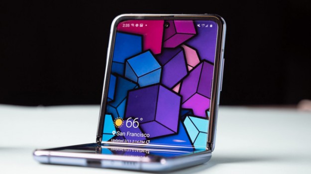Samsung работает над по-настоящему доступным складным смартфоном