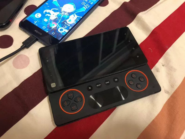 Живые снимки прототипа игрового PlayStation-смартфона Xperia Play 2