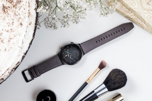 Huawei представила в Украине новые смарт-часы Huawei Watch GT2 Pro в титановом корпусе и с сапфировым стеклом