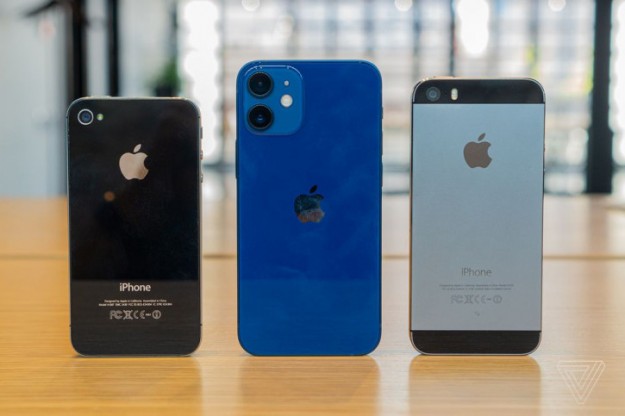 Размер iPhone 12 Mini сравнили с iPhone 4S и iPhone 5S