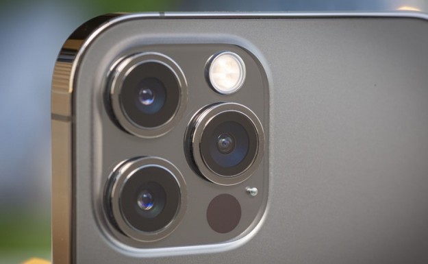 iPhone 12 Pro Max как и предшественник не может снимать в темноте на камеру с телеобъективом