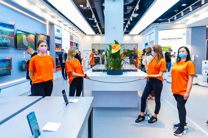 Xiaomi открыла самый большой Mi Store в Европе