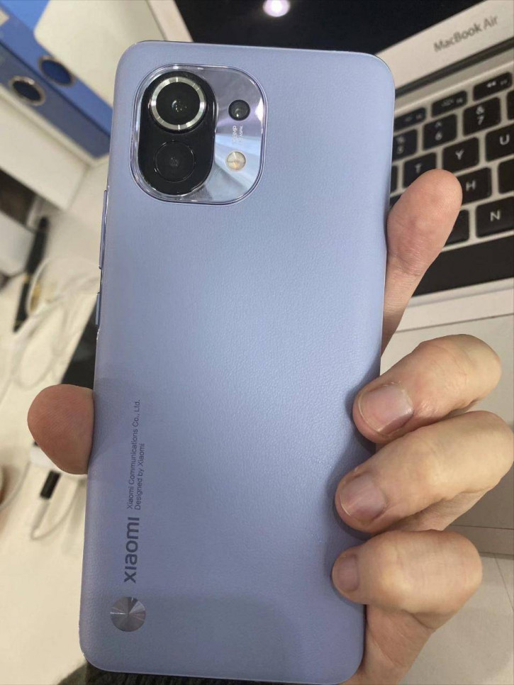 Роскошная версия Xiaomi Mi 11 из кожи показалась на живых фото