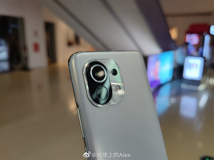 Xiaomi Mi 11 во всех расцветках на живых фото