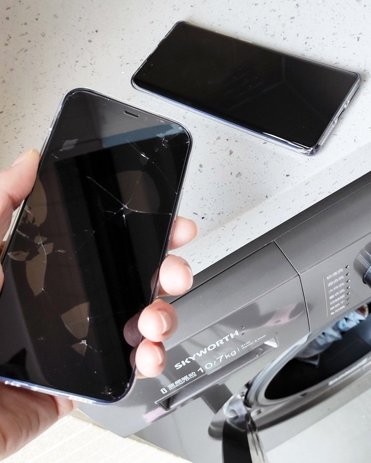 Китаянка постирала Huawei Mate 40 Pro и iPhone 12 в стиральной машинке