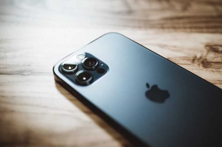 Apple наладит ночную съемку на ширик у всех iPhone 13