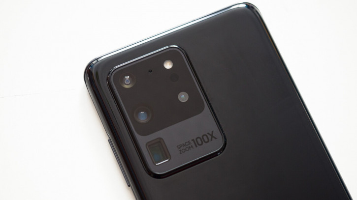 Ничего лишнего: Samsung намерена уйти от камер-заглушек в Galaxy S22