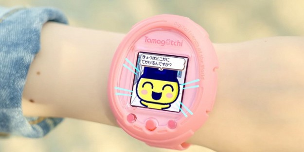 Tamagotchi Smart — культовое устройство в формате умных часов, в котором питомца можно погладить