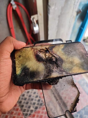 Популярный смартфон Samsung вспыхнул во время зарядки