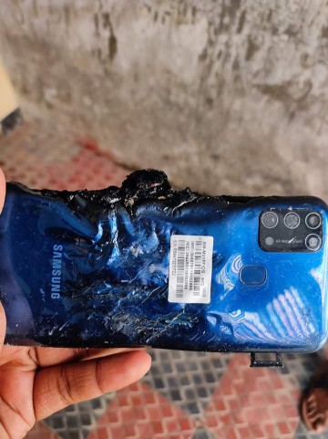 Популярный смартфон Samsung вспыхнул во время зарядки