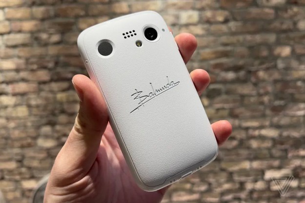 Компактный и минималистичный: представлен смартфон Balmuda Phone от производителя дорогих тостеров